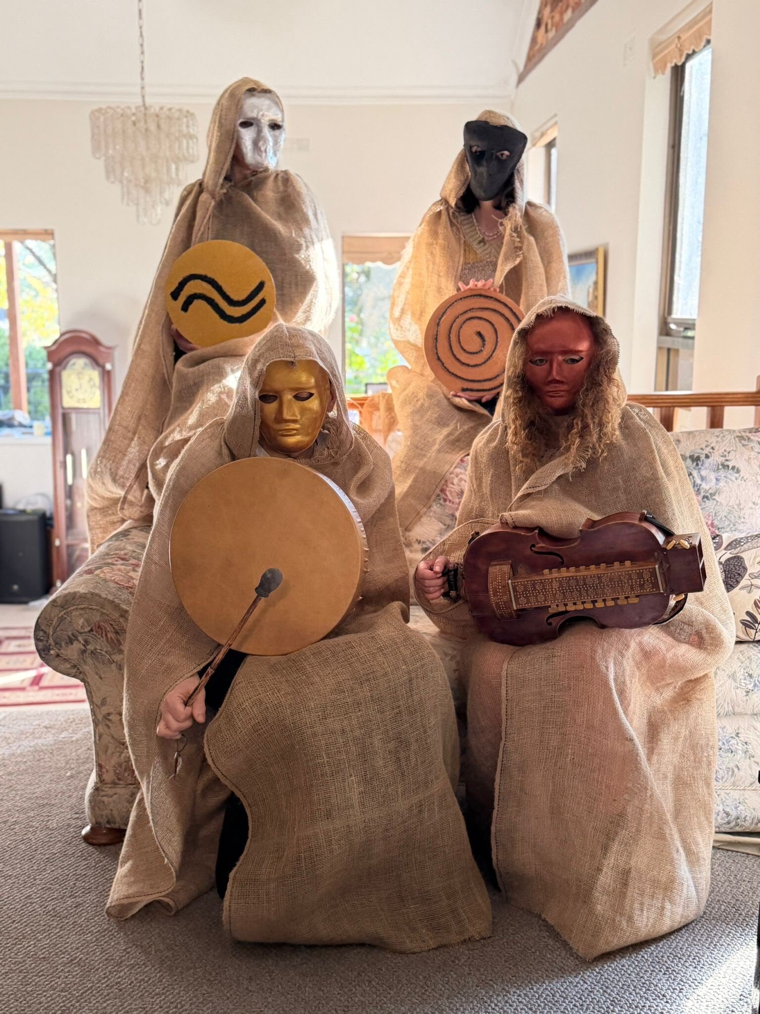Ensemble in costume