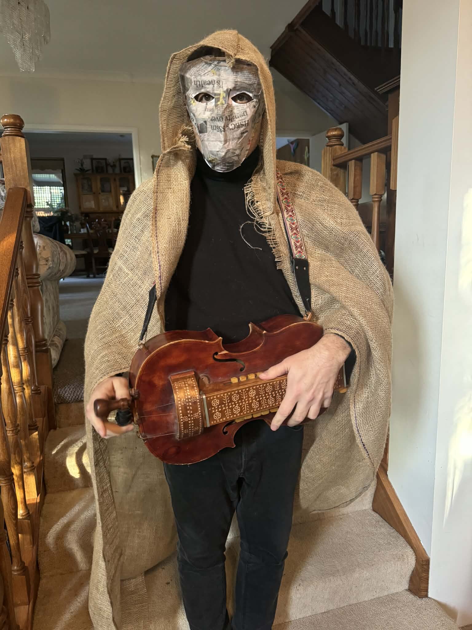 Masked musician (lira)